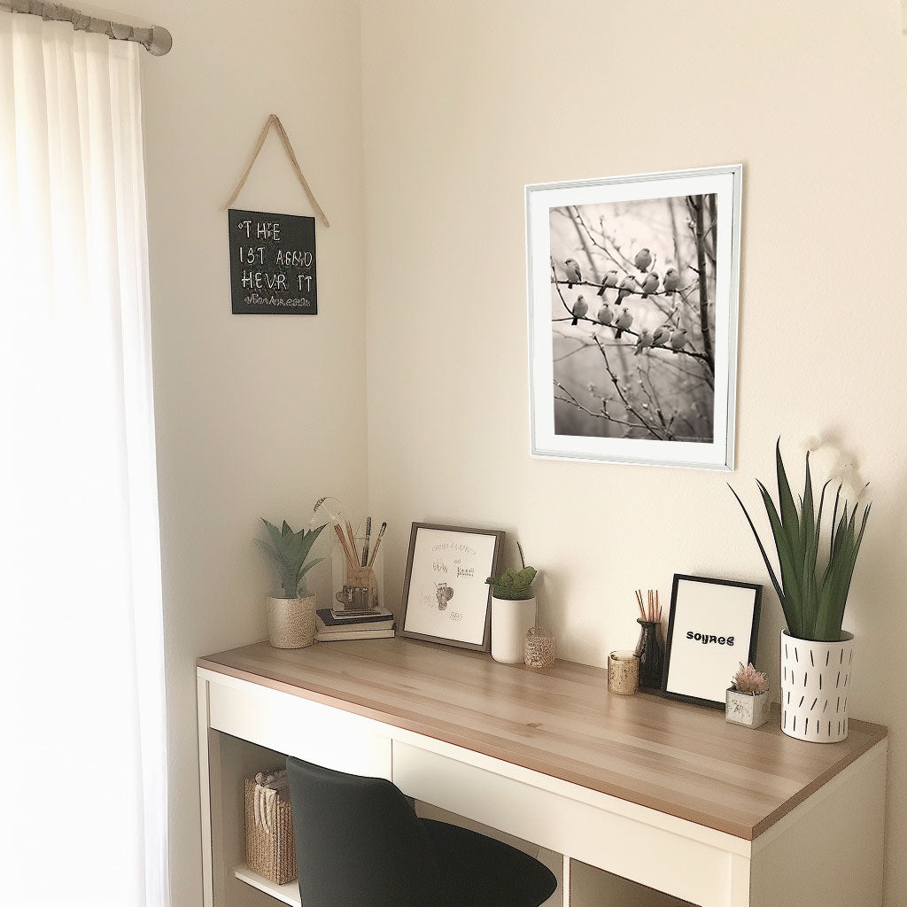 メロディアス・ソングバード(Melodious Songbirdsのアートポスター机配置イメージ