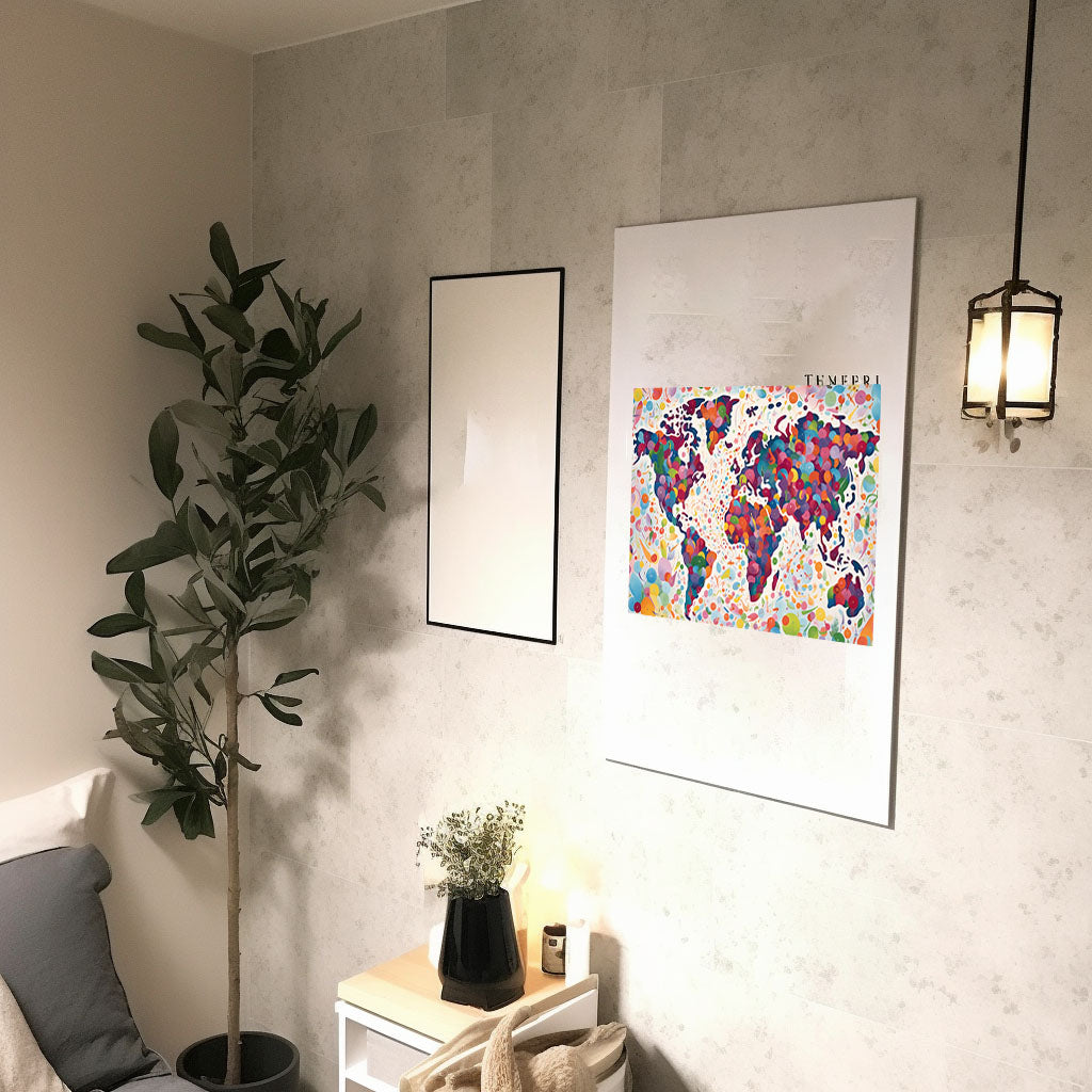 世界地図のアートポスター廊下配置イメージ