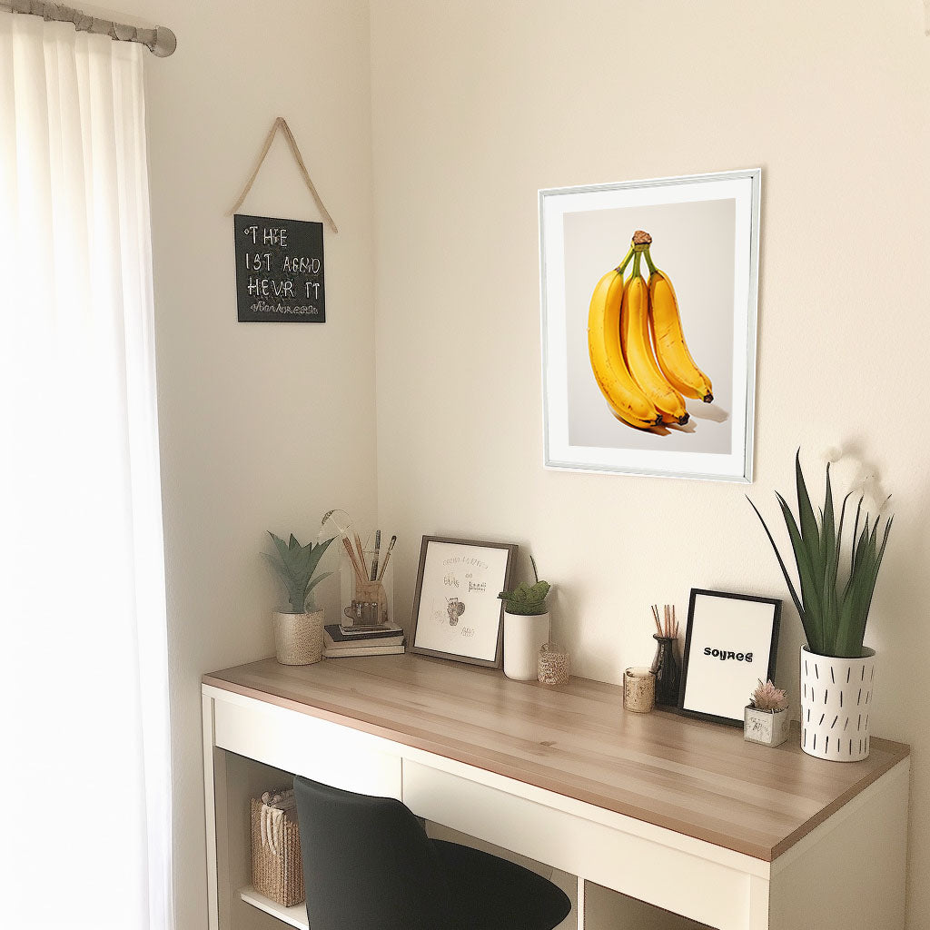 バナナのアートポスター:banana_f998 / 絵画_キッチン_フルーツと野菜_のポスター画像机に設置したイメージ
